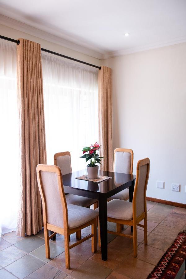 37 On Charles Hotel Претория Екстериор снимка