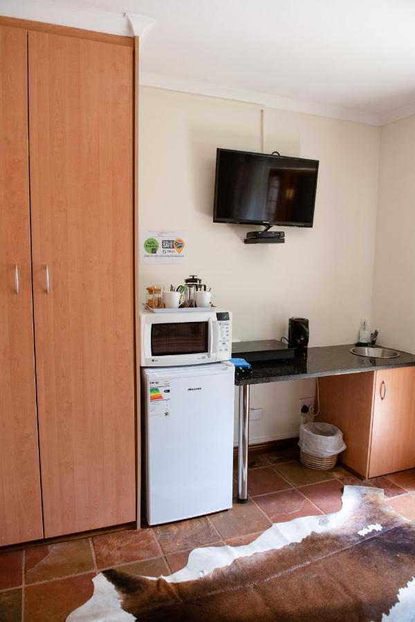 37 On Charles Hotel Претория Екстериор снимка