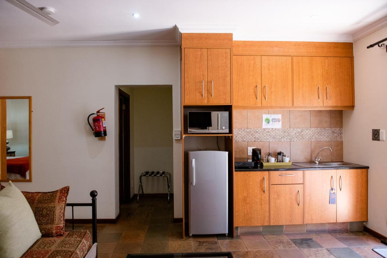 37 On Charles Hotel Претория Екстериор снимка